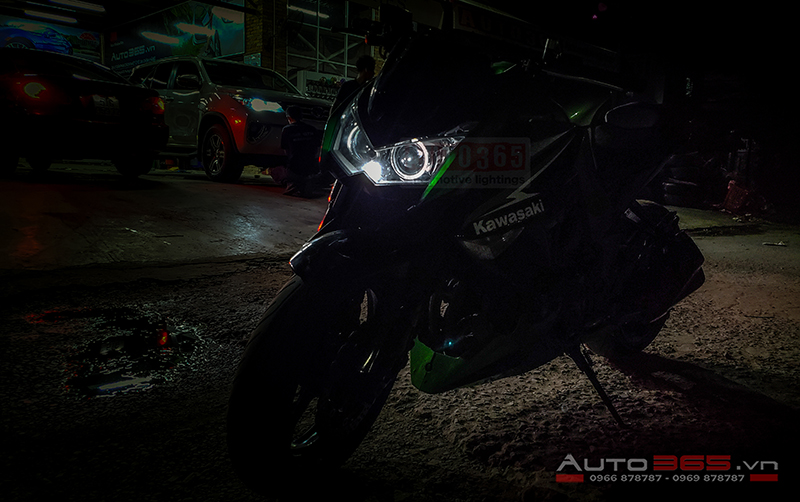 Kawasaki Z1000 độ đèn bi xenon tăng sáng cho xe phá nát màn đêm